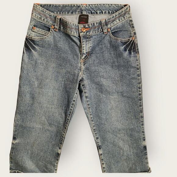 Fubu capri denim Juniors/ladies Sz 7/8 cuffed medium wash mid-rise - Picture 3 of 12